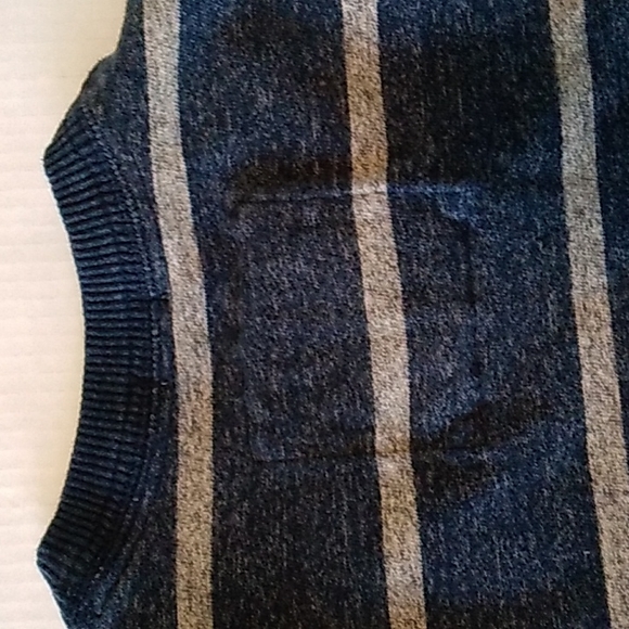 Abercrombie & Fitch men's blue & grey striped v neck shirt size XLARGE - Picture 8 of 8